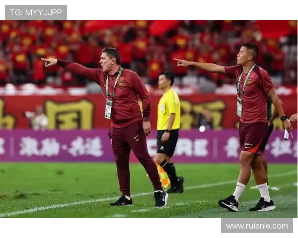 中国男足主场力克劲敌全场拼尽展现新时代拼搏精神