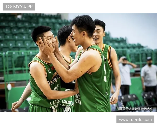 中国男篮冲击奥运资格赛首场胜利 关键球员状态回暖备战严峻挑战