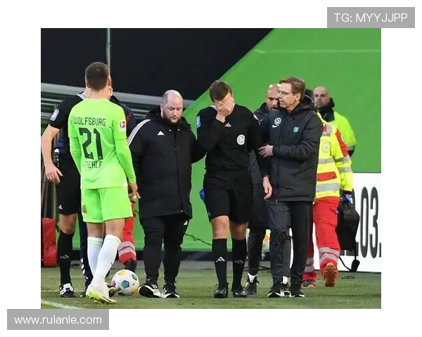 科隆俱乐部主场再现激情球迷助威球队力争德甲赛场重振雄风