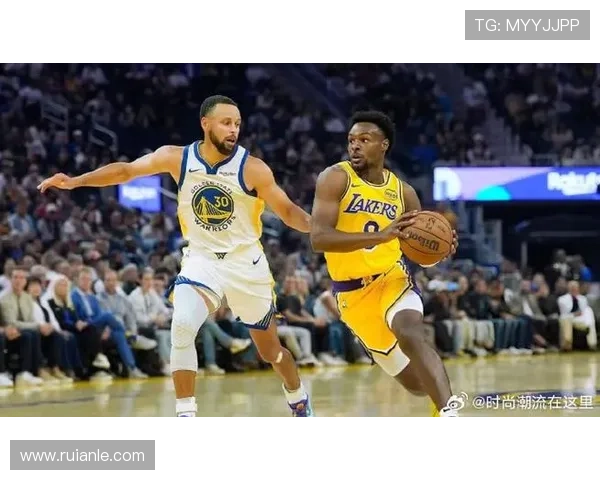 NBA新赛季精彩开局：詹姆斯领衔湖人首战胜利，库里与勇士强势反弹